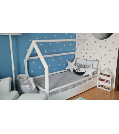 Lit d'enfant maison cabane avec barrières et matelas standard + 160x80 : Confort et Aventure pour la Chambre d'Enfant